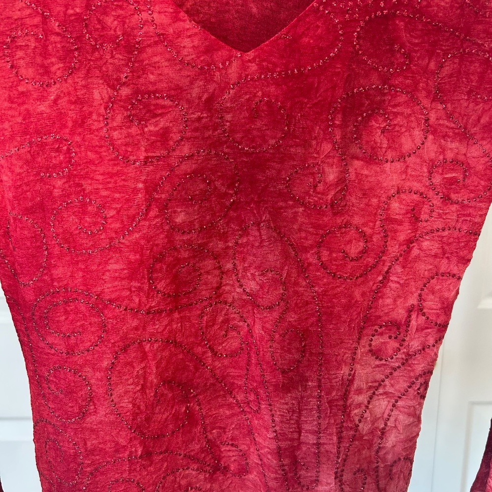 Hailee Red Shirt with Glitter Swirls, V Neck and 3/4 Sleeves Size L - Picture 7 of 12